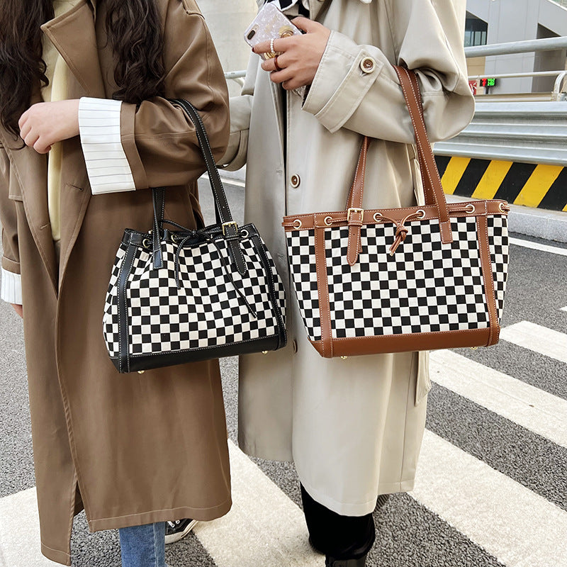 Contrast Color Tote Bag With Checkerboard Zweitbild