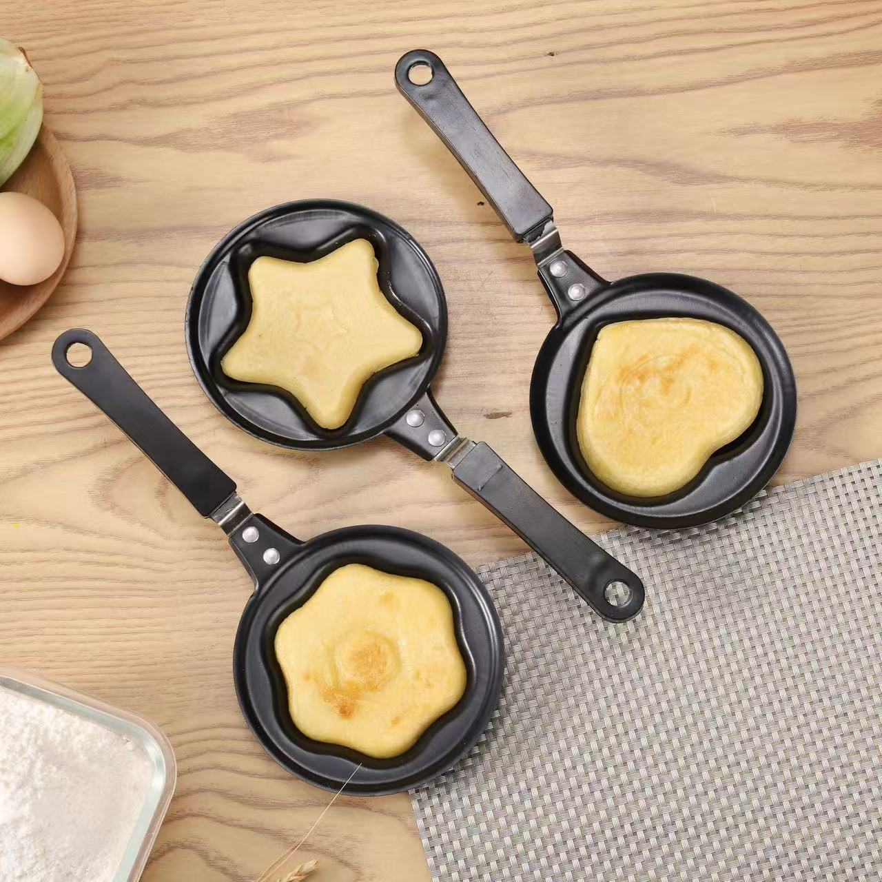 3-PCS Mini Non-Stick Egg Frying Pan Cartoon Shaped Omelette Cooker Mould for Breakfast Pancakes and Creative Cooking(Five-pointed star + heart + plum blossom) Hauptbild