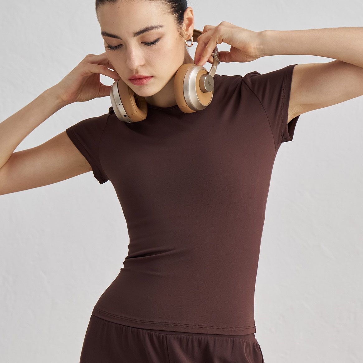 Women’s Slim Fit Yoga T Shirt (L)-Brown Short Sleeve Crew Neck Activewear Top - Stretch Workout Shirt for Yoga Pilates Gym and Everyday Casual Wear