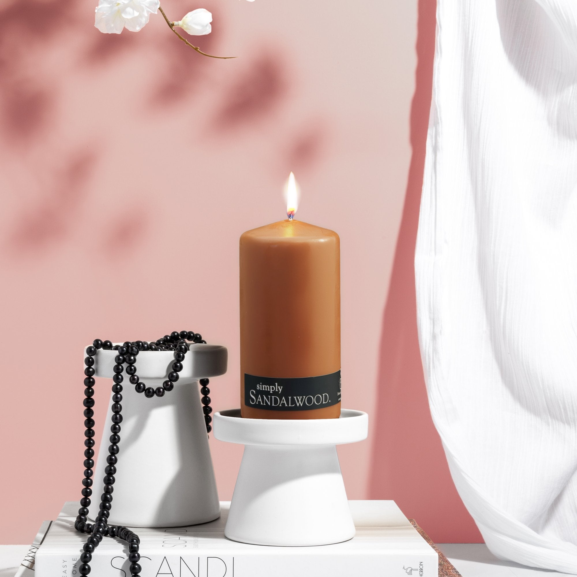 Sandalwood Medium Pillar Candle Zweitbild