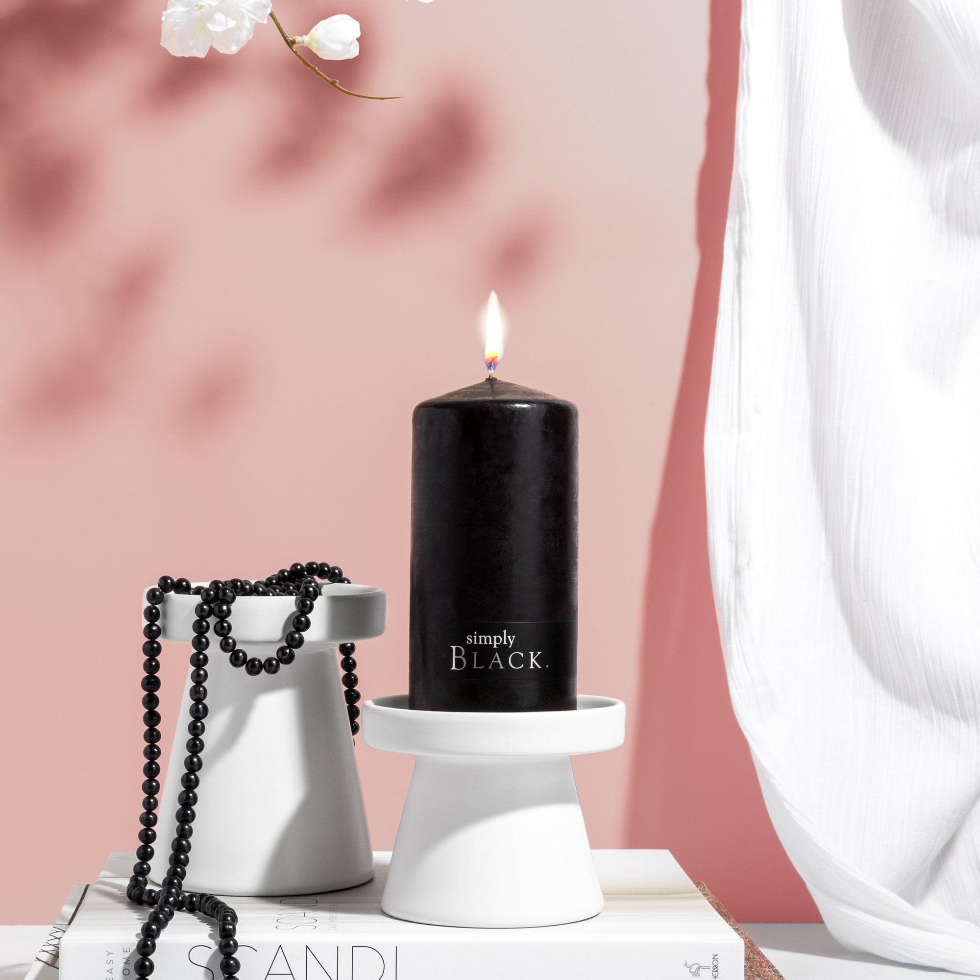 Large Black Pillar Candle Zweitbild